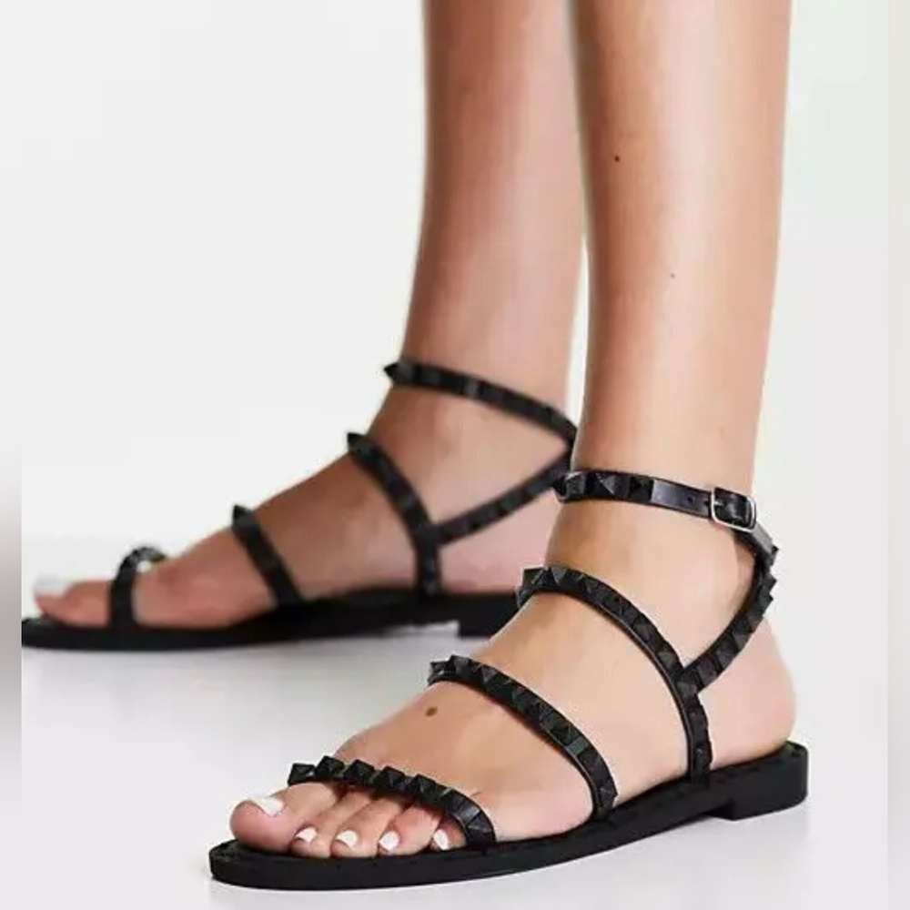 Steve Madden Women's Travel j Rockstud Flat Sandals Size 8